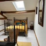 Virolet Barn